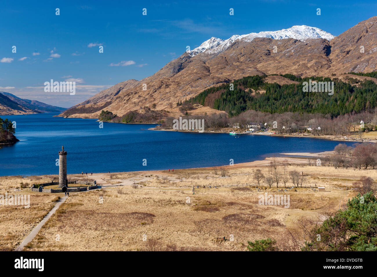 Le monument de Glenfinnan située à la tête du Loch Shiel. Banque D'Images