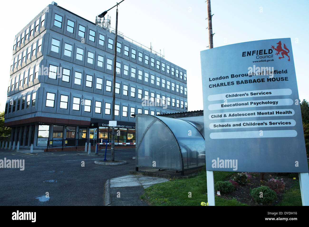 Enfield bâtiment Conseil / Bureaux, Charles Babbage House, London Borough of Enfield, Angleterre, RU Banque D'Images