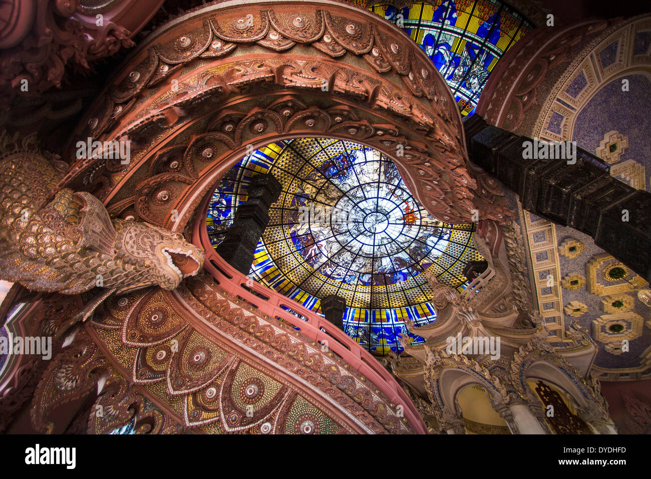 Architecture d'Erawan Bangkok Asie Thaïlande culture colorée de l'intérieur de l'impact voyage touristique musée escaliers bizarres visuelle Banque D'Images