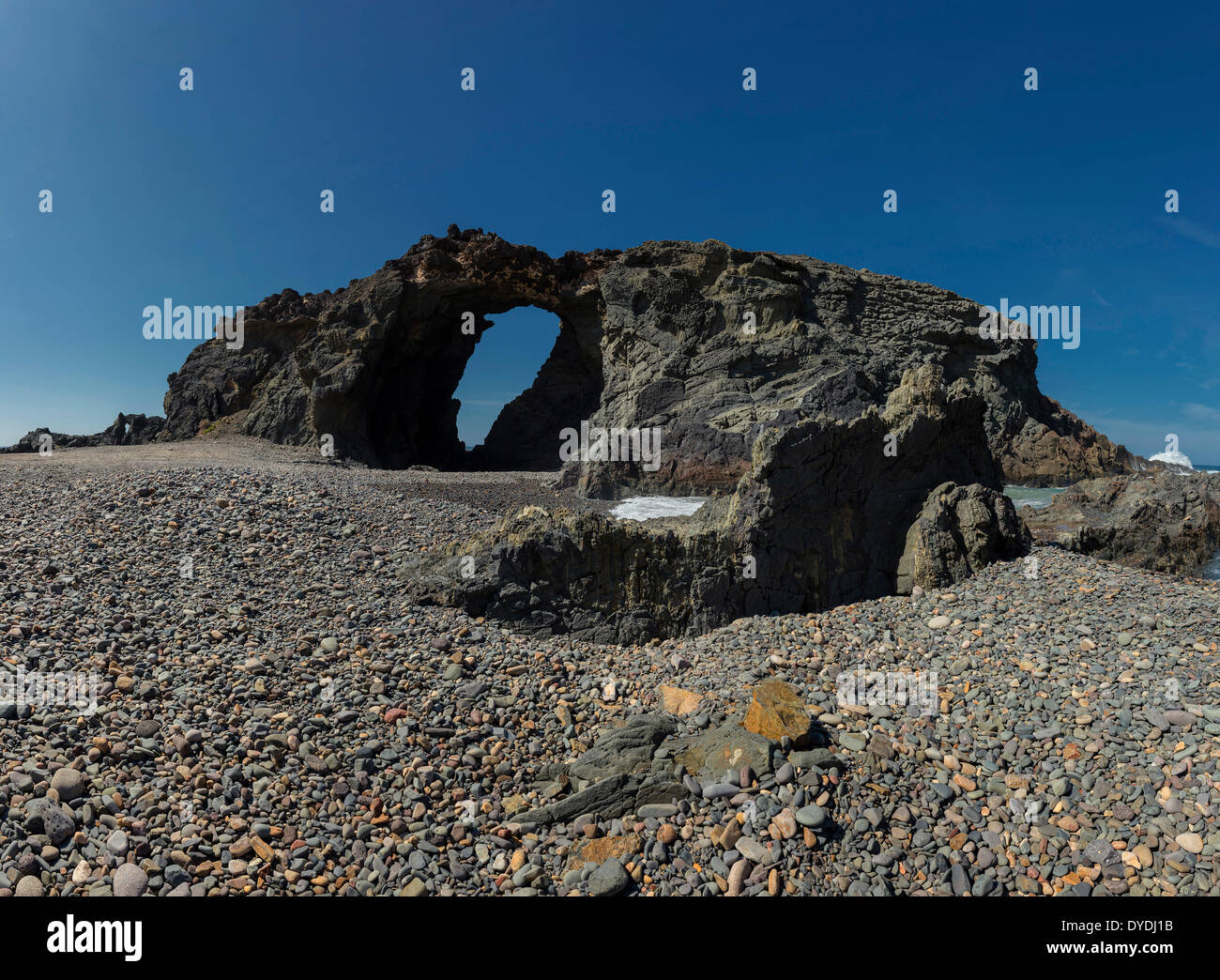 L'Espagne, l'Europe, Fuerteventura, Îles Canaries, Ajuy, Pena Horadada, arche, paysage, été, Rocky, côte, plage de galets, Banque D'Images