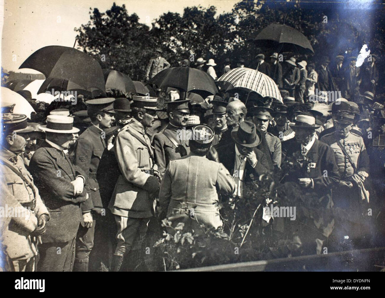 James Faye était un pilote pendant la première Guerre mondiale, pilotant divers avions pour les Alliés. Servant en France, Faye contribue à des missions de combat aérien, fournissant reconnaissance et soutien aux opérations terrestres. Son travail fait partie des archives historiques des débuts de l'aviation et de l'aviation militaire pendant la première Guerre mondiale Banque D'Images