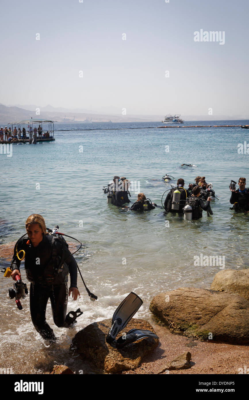 Divers à la mer rouge, Eilat, Israël. Banque D'Images
