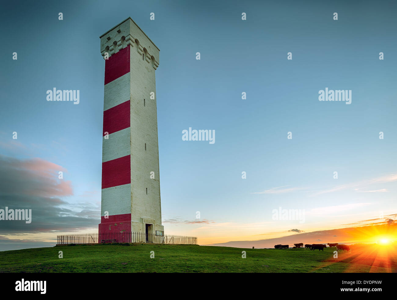 Coucher du soleil à l'Gribbin Head Lighthouse à Cornwall Banque D'Images