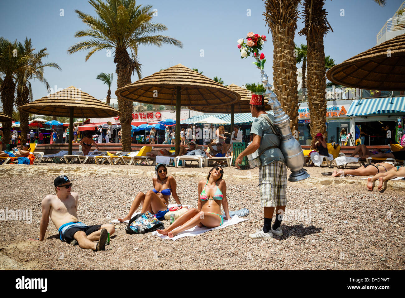 Les gens sur la plage, Eilat, Israël. Banque D'Images