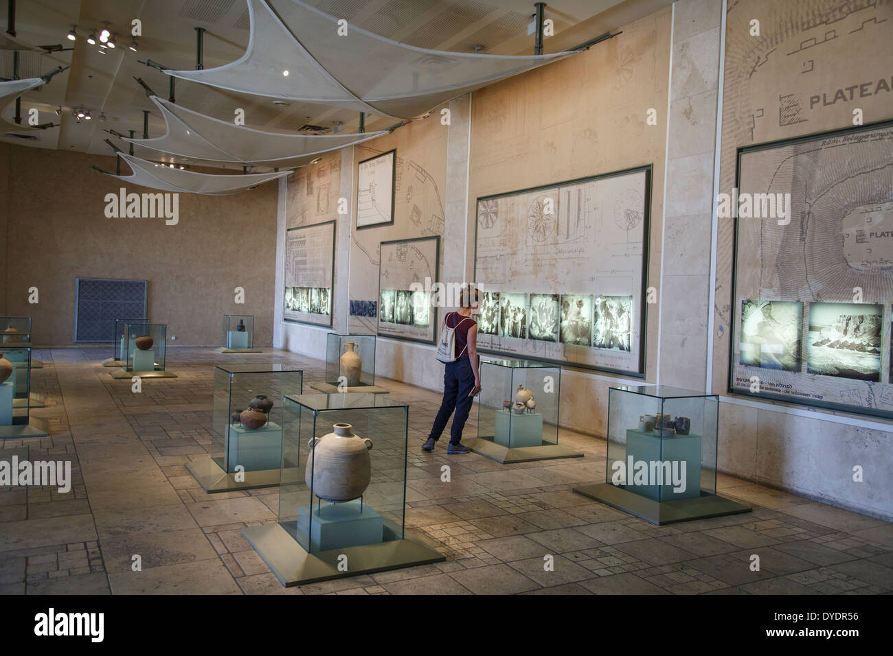 Le musée à l'entrée de la forteresse de Massada au bord de le désert de Judée, en Israël. Banque D'Images