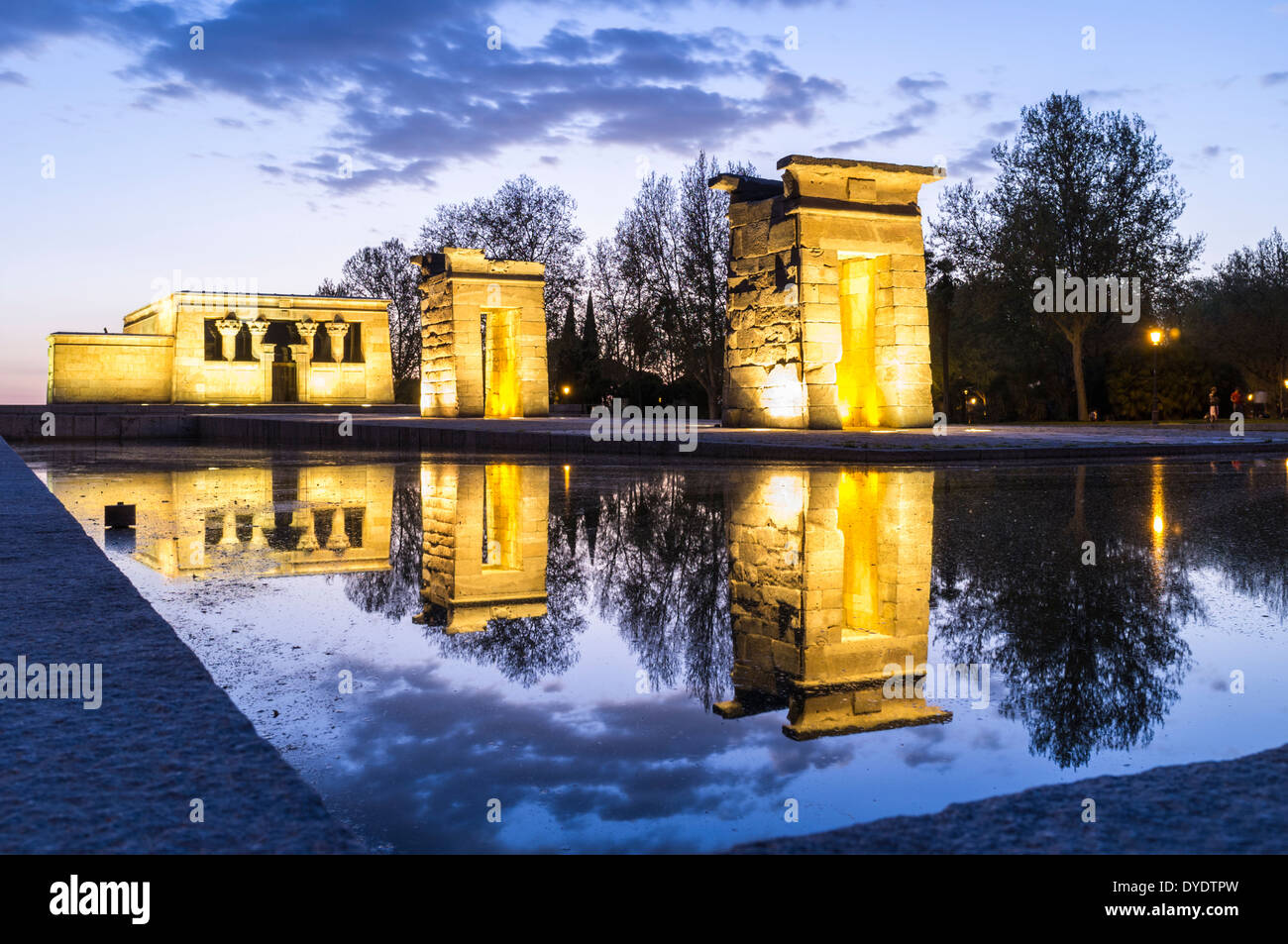 Temple de Debod, au crépuscule. Parque del Oeste, Madrid Espagne Banque D'Images