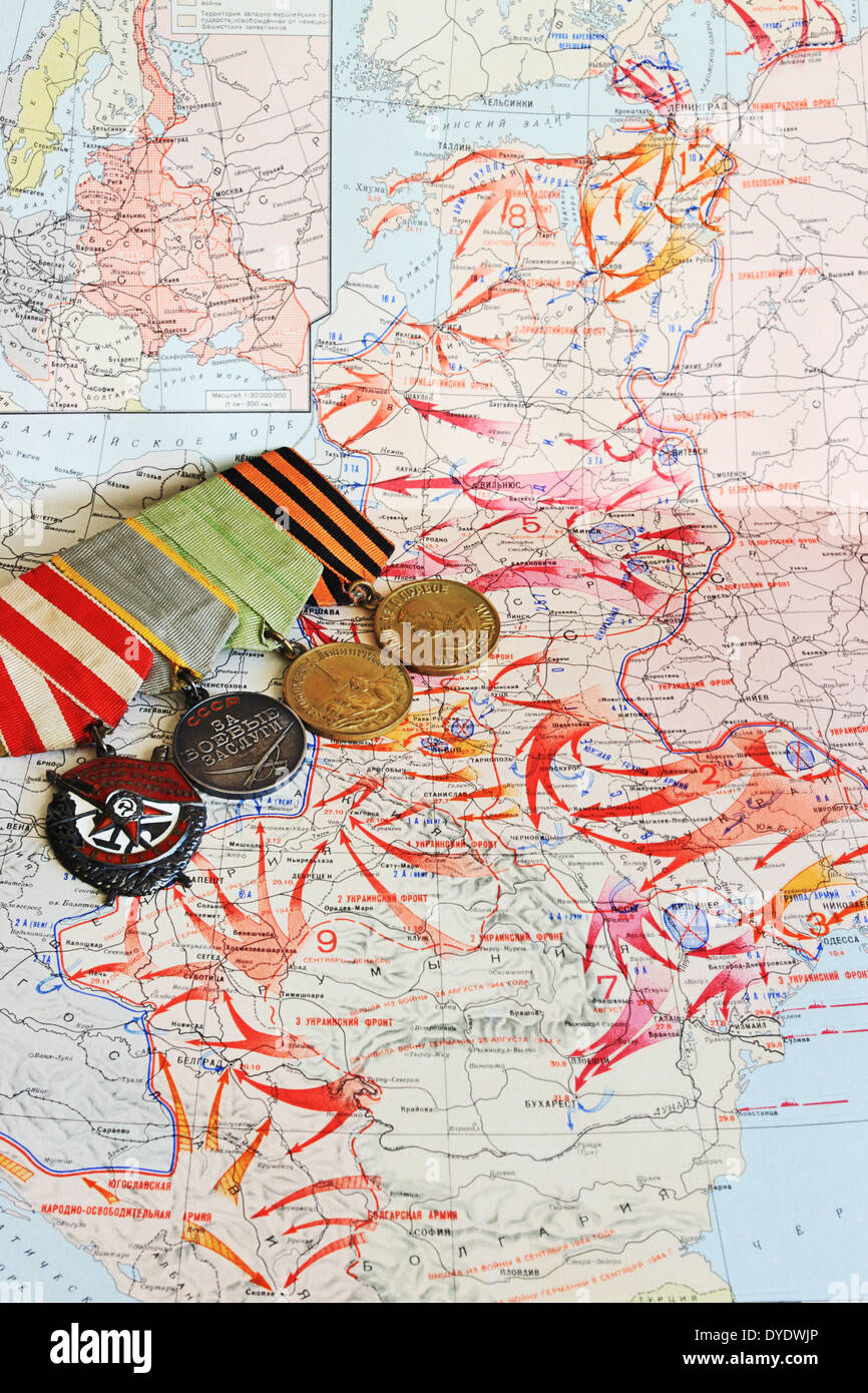 Médailles soviétique de la Seconde Guerre mondiale, sur une carte de la bataille de la paix Banque D'Images