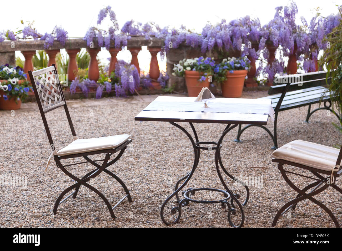 Table et chaises Banque D'Images