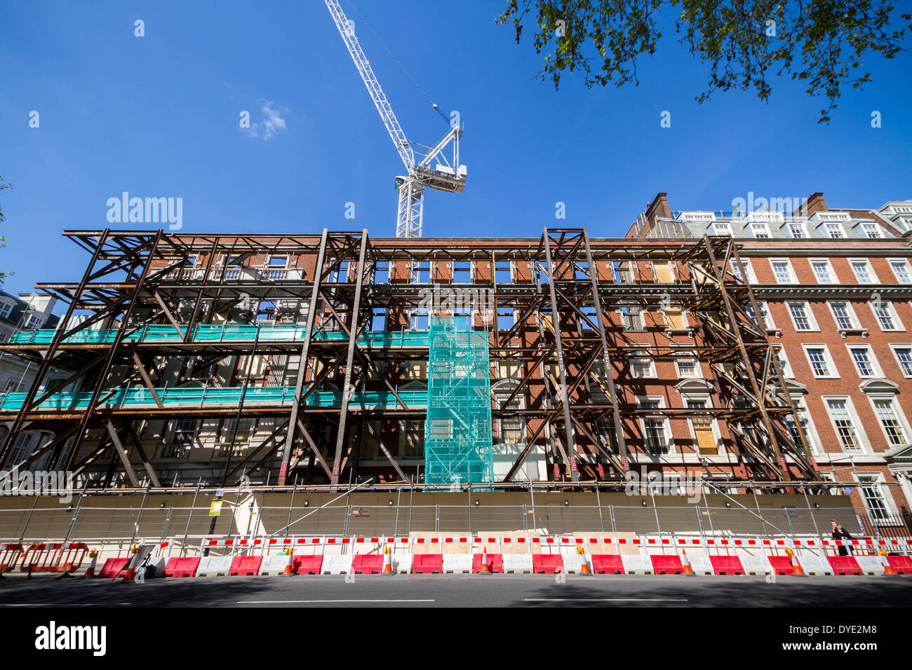 L'effondrement des bâtiments entraîne la mort dans la région de Grosvenor Square, Londres. Banque D'Images