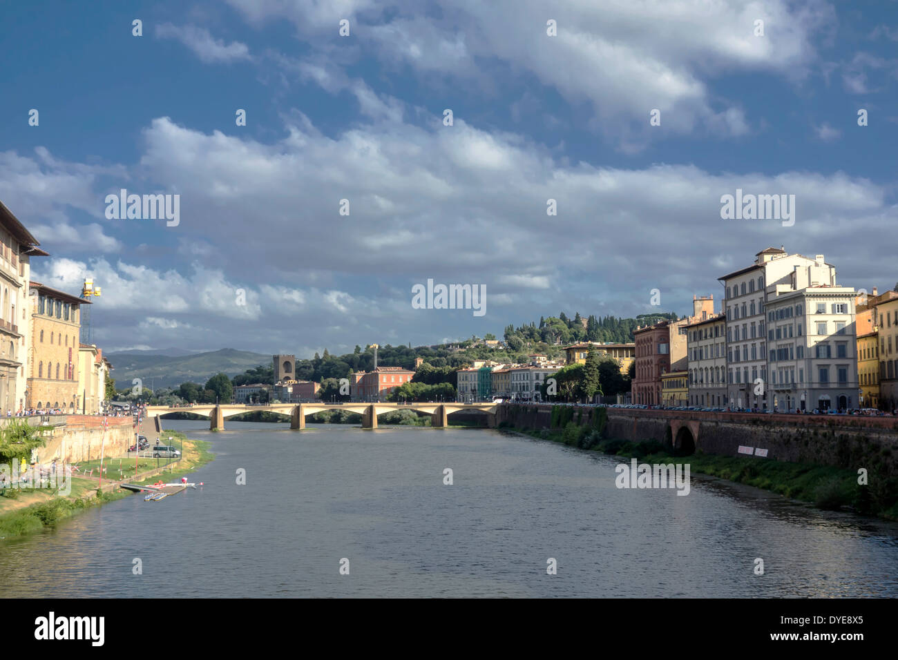 Rivière Arno à Florence, Italie, avec une architecture historique Banque D'Images