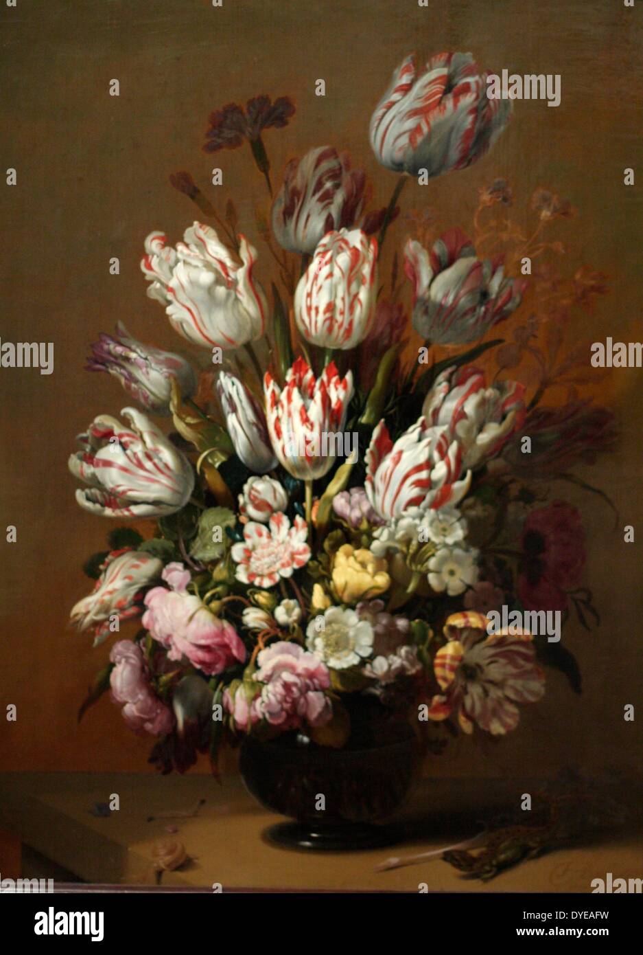 La vie toujours floral par Jean Cotelle (c.1598-1672) huile sur panneau, 1639. Ce bouquet exubérant peut sembler naturel, mais les tulipes, les anémones, les roses et les oeillets ne sont pas toutes fleurissent en même temps. Van Dyck néanmoins réussi à assembler une composition équilibrée. La nature morte a été peint peu après la bourse néerlandaise s'est écrasé en 1637, lorsque de nombreuses personnes ont fait faillite en raison de la spéculation sur les bulbes de tulipes. Ce bouquet festif peut donc se référer à la brièveté des affaires terrestres. Banque D'Images