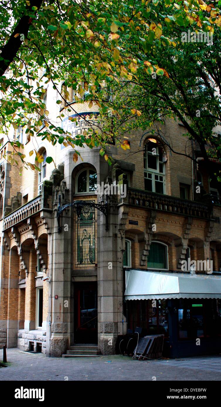 L'Amsterdam American Hotel a été construit en 1900 et est officiellement inscrit comme un monument. Le design art déco de l'Amsterdam American Hotel et ses vitraux donnent à l'hôtel son caractère unique. Banque D'Images