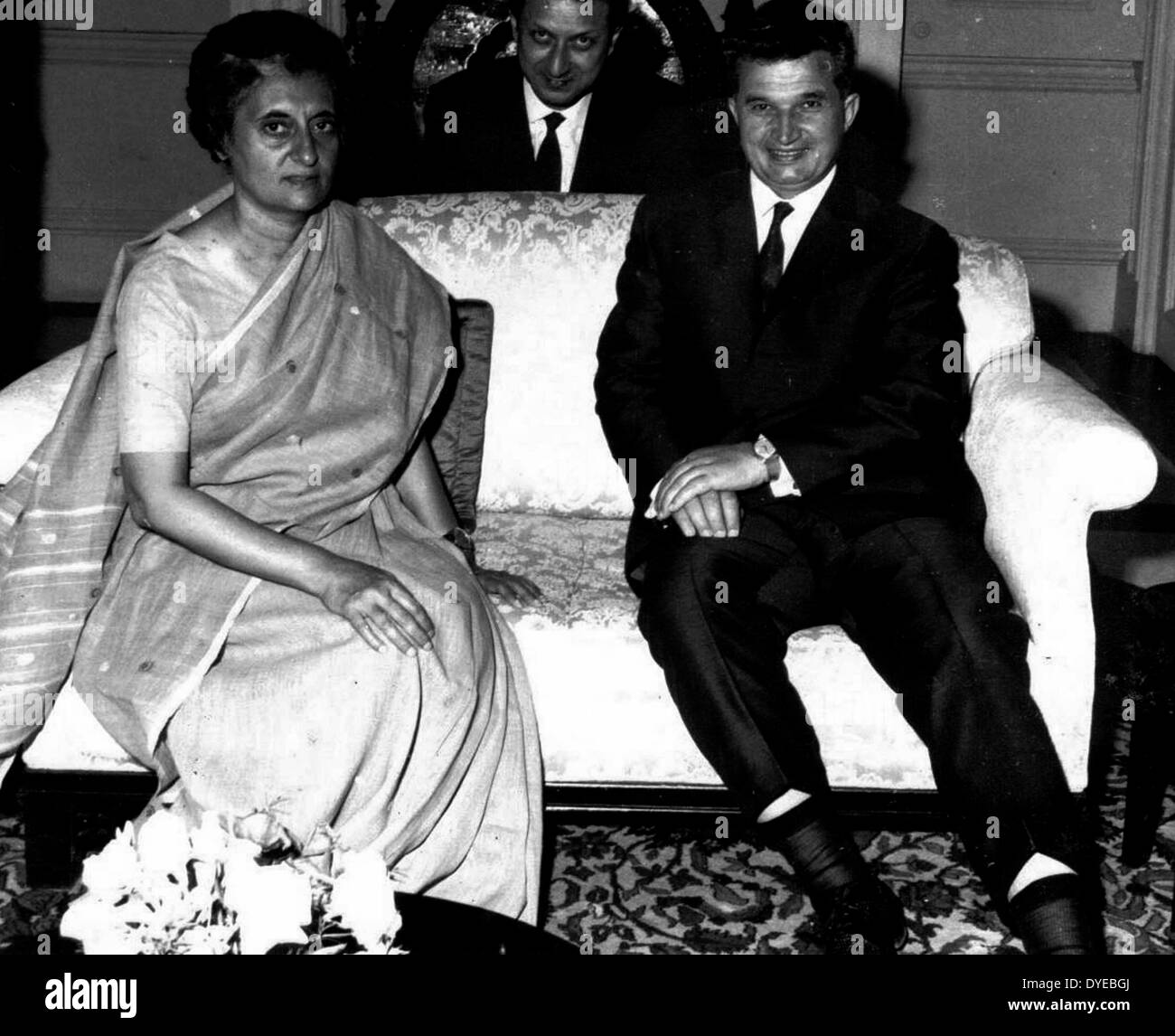 1919-1984 Premier ministre Indira Gandhi de l'Inde avec leader roumain Nicolae Ceau ?ues ; (Secrétaire Général du Parti communiste roumain de 1965 à 1989, Banque D'Images