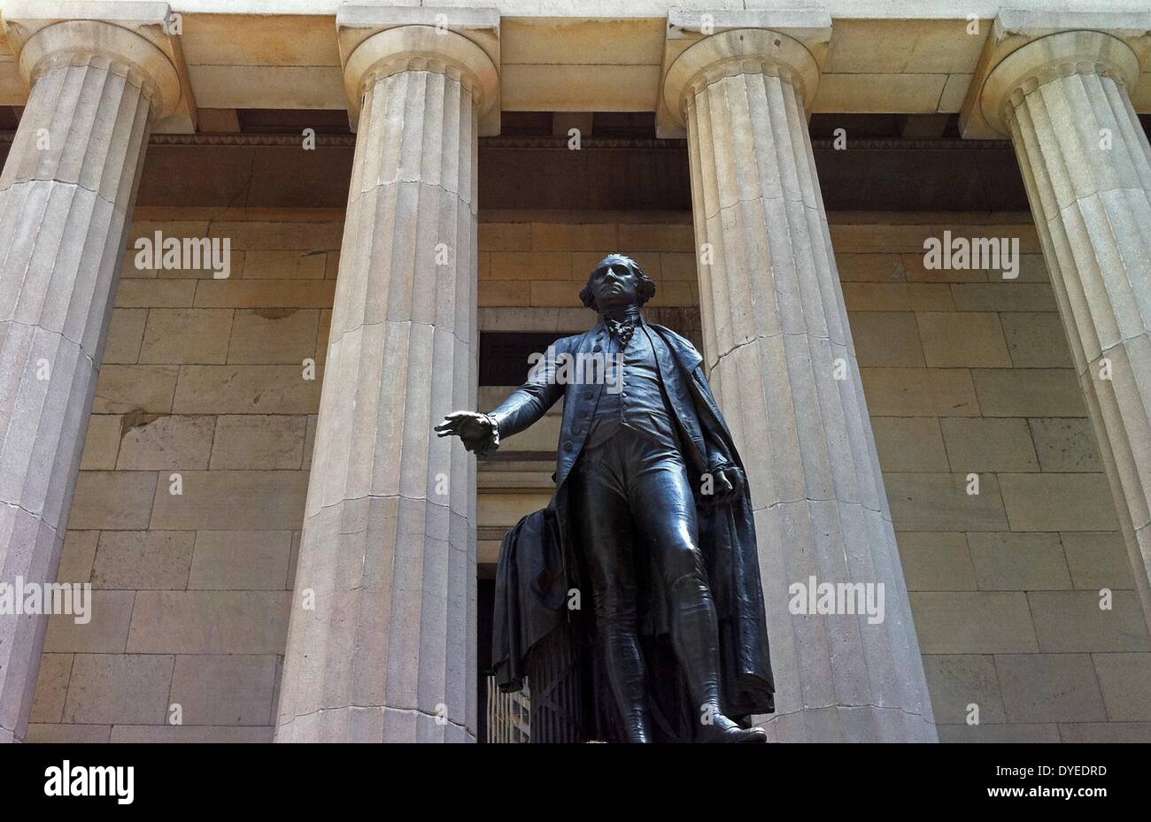 Statue en bronze du président George Washington en 2013. Statue sur le site où le Président Washington a prêté serment comme premier président américain. Banque D'Images