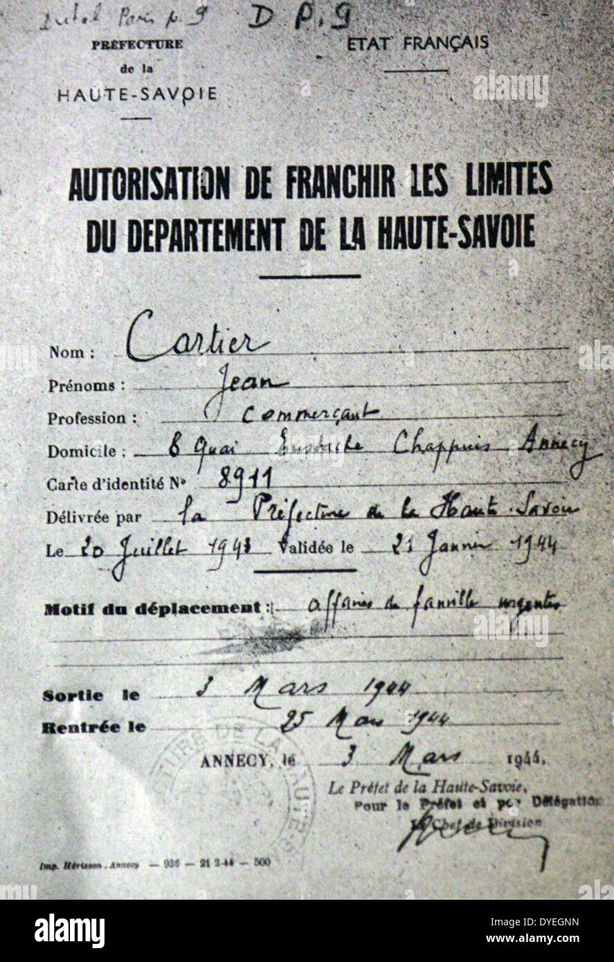 Fausse identité document utilisé comme un permis de voyage pour un réfugié pour échapper à la Suisse pendant la Seconde Guerre mondiale Banque D'Images