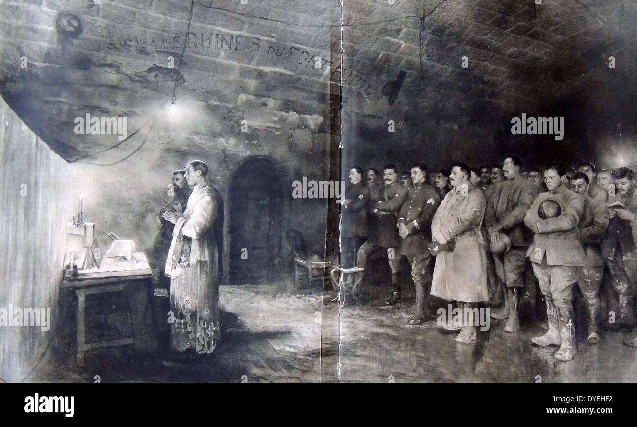 La Première Guerre mondiale - soldats français assister à un service dans le sous-sol d'un fort à Douamont en 1916. Banque D'Images