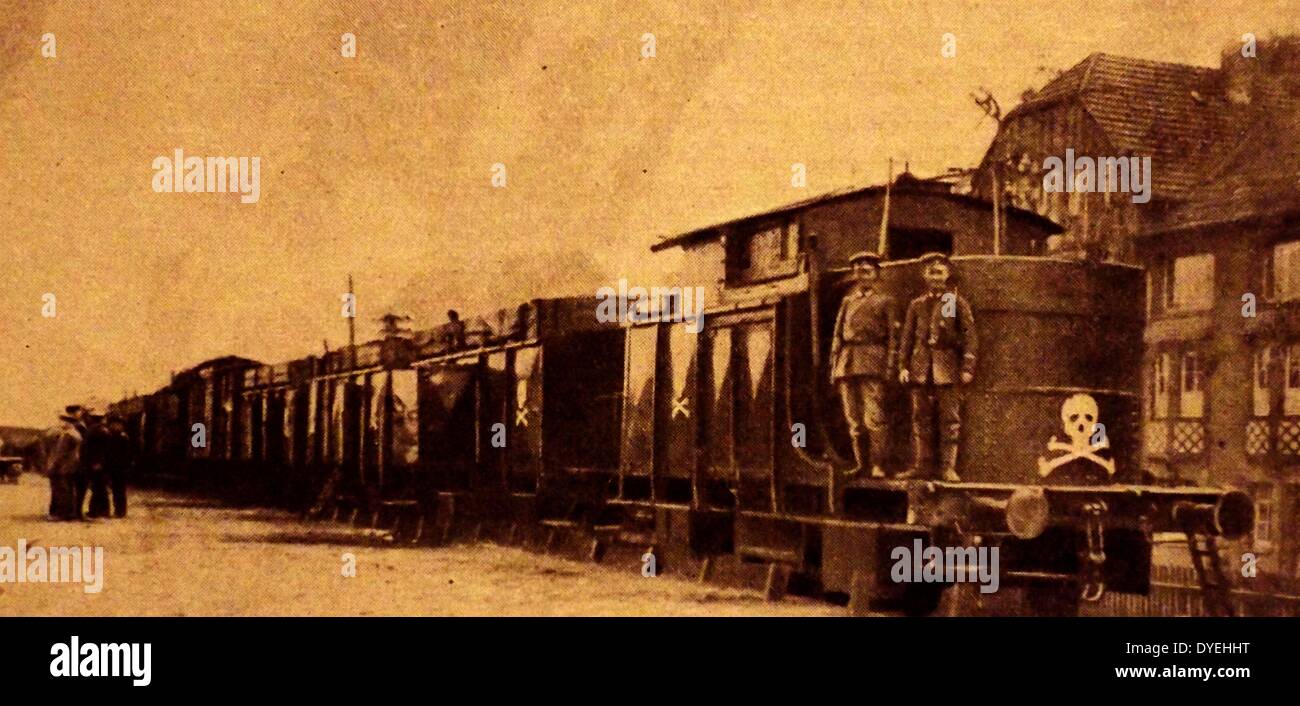 Spartakistes saisir un train à Eisenach en 1919. Soulèvement spartakiste (Spartakusaufstand), a été une grève générale et la bataille armée en Allemagne du 4 janvier au 15 janvier 1919. Son élimination a marqué la fin de la Révolution allemande. Le nom "soulèvement" partacist est généralement utilisée pour l'événement, même si ni le partacist «' Ligue ni le parti communiste de l'Allemagne a conduit ce soulèvement ; chacun a participé seulement après la résistance populaire a commencé. Banque D'Images