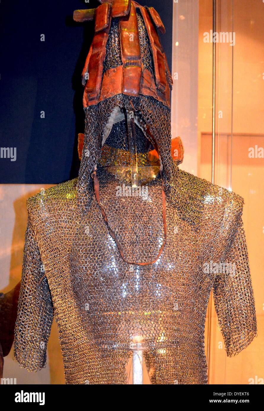 Casque et veste 1922. Faits de cuir, de tissu et de la chaîne courrier. Banque D'Images