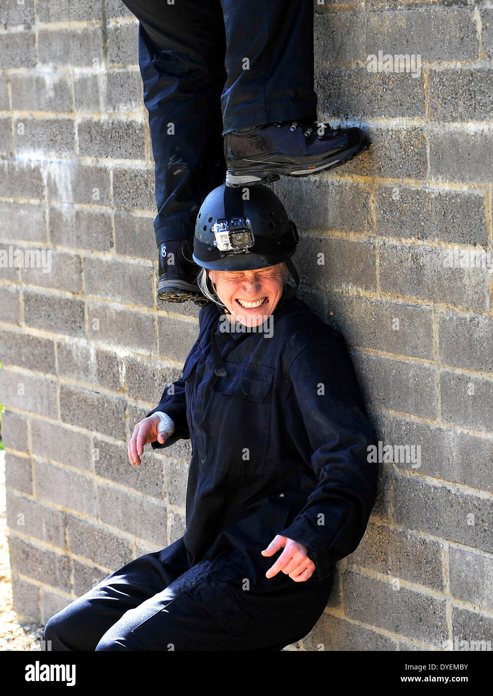 Fareham, UK. Apr 15, 2014. England Women's 2014 WRWC squad prendre part dans le leadership et l'esprit d'équipe au cours de la Royal Navy Leadership Academy, HMS Collingwood Fareham Credit : Action Plus Sport/Alamy Live News Banque D'Images