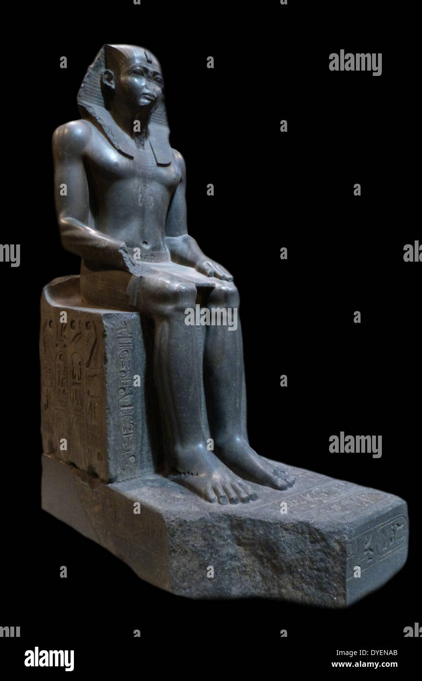Statue colossale assis d'un pharaon égyptien. Amenemhat possible II (1919-1885 av. Banque D'Images