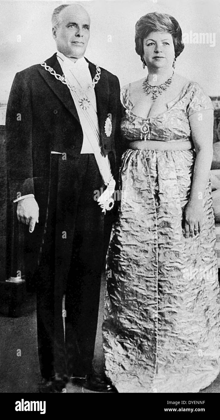 Habib Bourguiba 1903 - 6 avril 2000) Homme d'État tunisien, fondateur et premier président de la République de Tunisie du 25 juillet 1957 au 7 novembre 1987. Avec son épouse Wasilla Banque D'Images