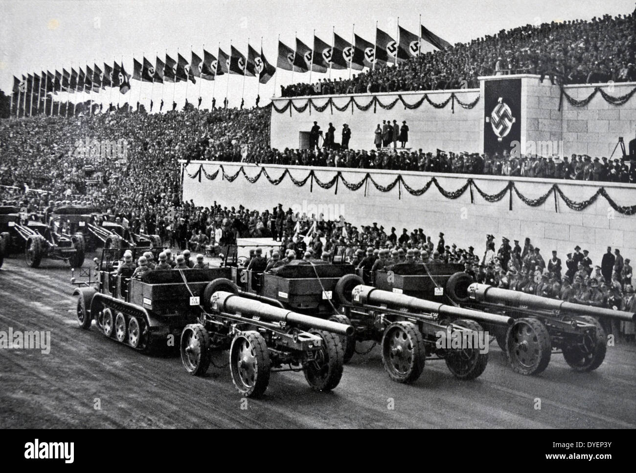 L'artillerie de l'armée allemande sur le défilé à Nuremberg Banque D'Images