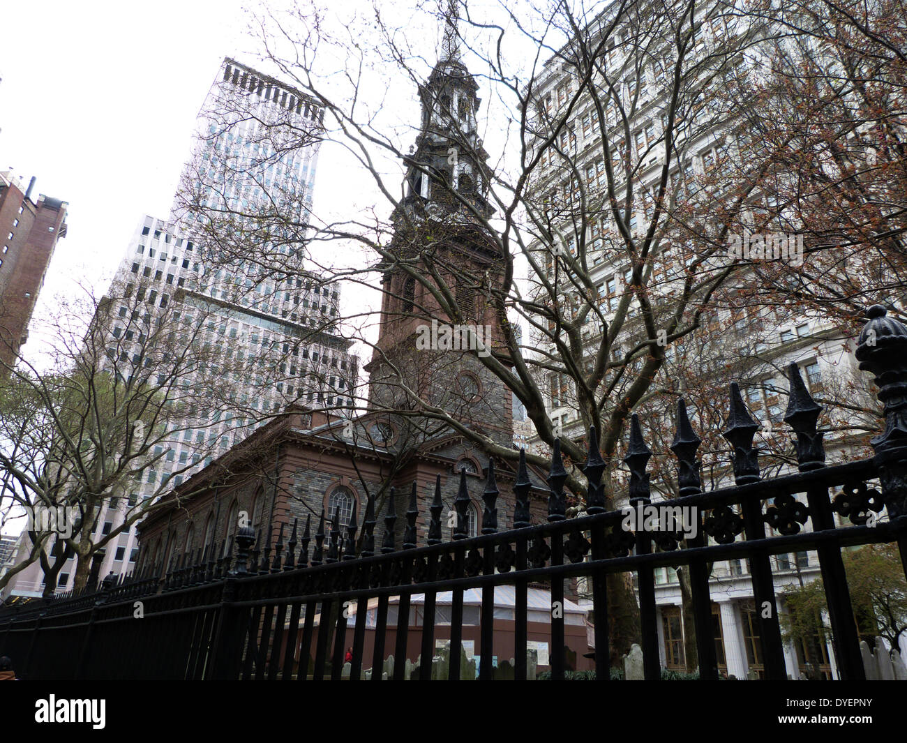 La chapelle saint Paul, est une chapelle épiscopale située au 209 Broadway, entre les rues Fulton et Vesey, dans le Lower Manhattan à New York City. Il est le plus ancien bâtiment de l'église à Manhattan. Banque D'Images