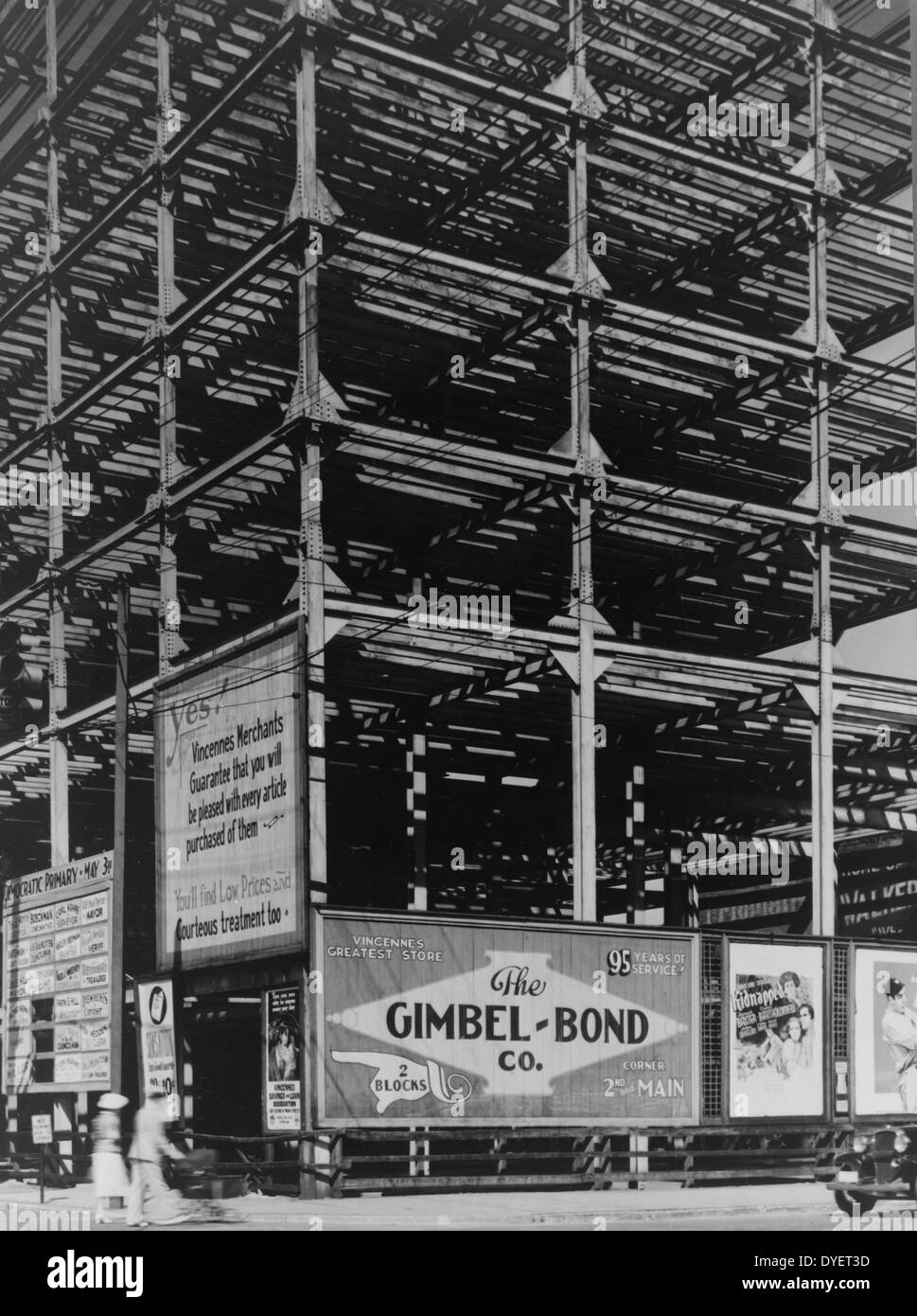 Un hôtel inachevé sur la rue Main, a commencé en 1929, mais jamais terminé à cause de la dépression. Vincennes, Indiana. 19380101 Banque D'Images