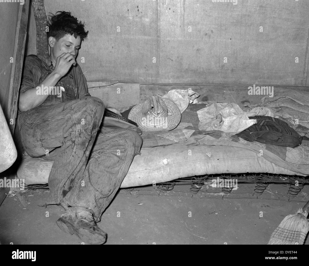 Fils de travailleur migrant blanc près de Harlingen, Texas. Par Russell Lee, 1903-1986, 19390101 En date du 10 févr. Banque D'Images