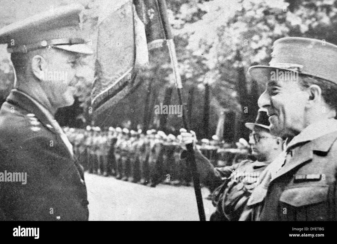 Seconde guerre mondiale : le général français de Tassigny général devers nous rencontre au cours de la bataille de libération en Alsace , France Banque D'Images