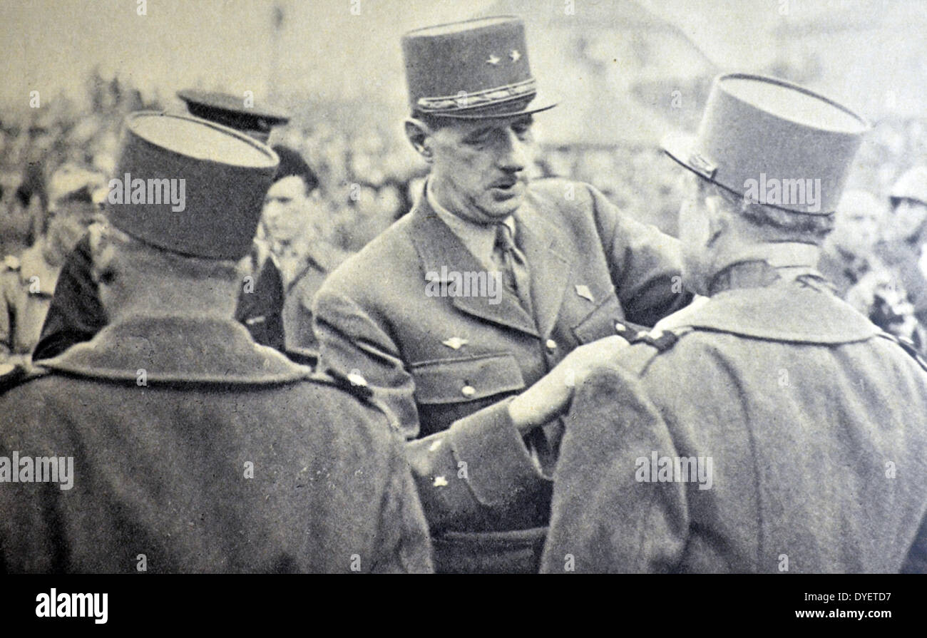 La Seconde Guerre mondiale : le général Charles de Gaulle arrive à ville libérée de Mulhouse 1945 Banque D'Images
