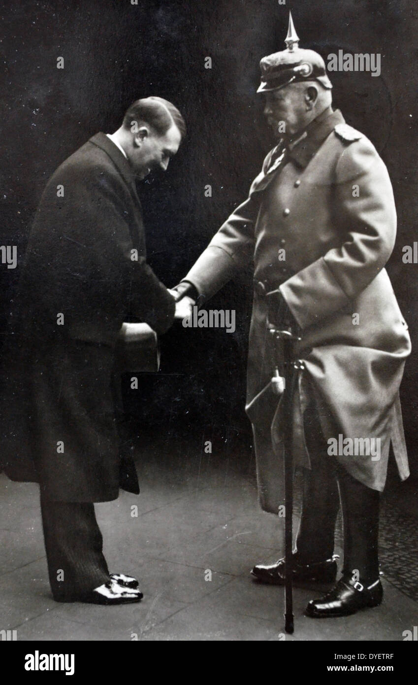 Le président Paul von Hindenburg avec le chancelier Adolf Hitler en 1933. Hindenburg (1847 - 2 août 1934) était un Prussian-German maréchal, homme d'État et homme politique, et il a été le deuxième Président de l'Allemagne de 1925 à 1934. Banque D'Images