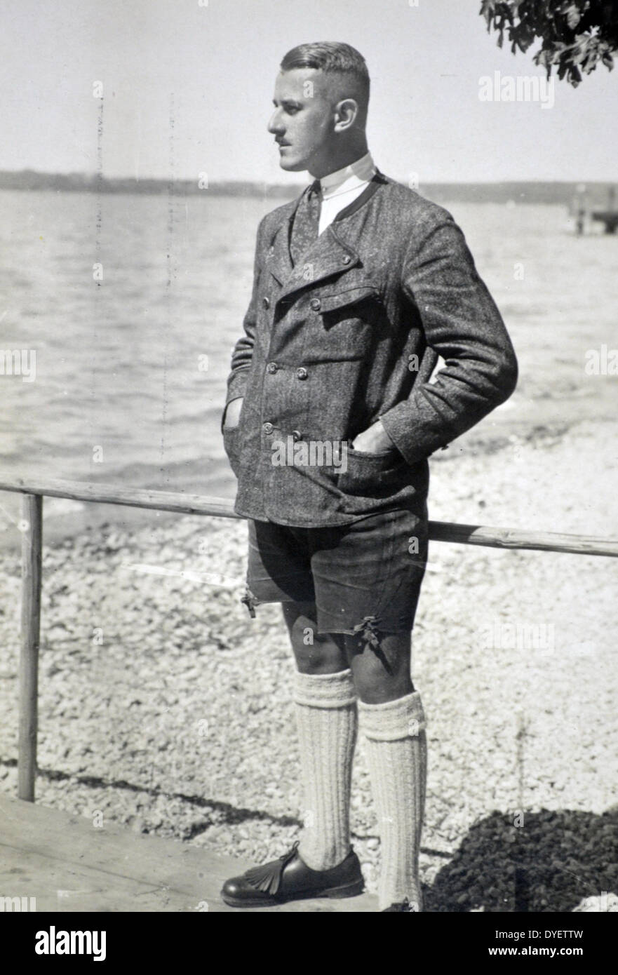 Hermann Esser (29 juillet 1900 - 7 février 1981) a été l'un des premiers membres du parti nazi, il est entré en 1920 avec Adolf Hitler. Un journaliste, Esser a été l'éditeur du Völkischer Beobachter, document nazi, et un membre du Reichstag. Au début de l'histoire du parti, il a été adjoint de facto d'Hitler. Banque D'Images