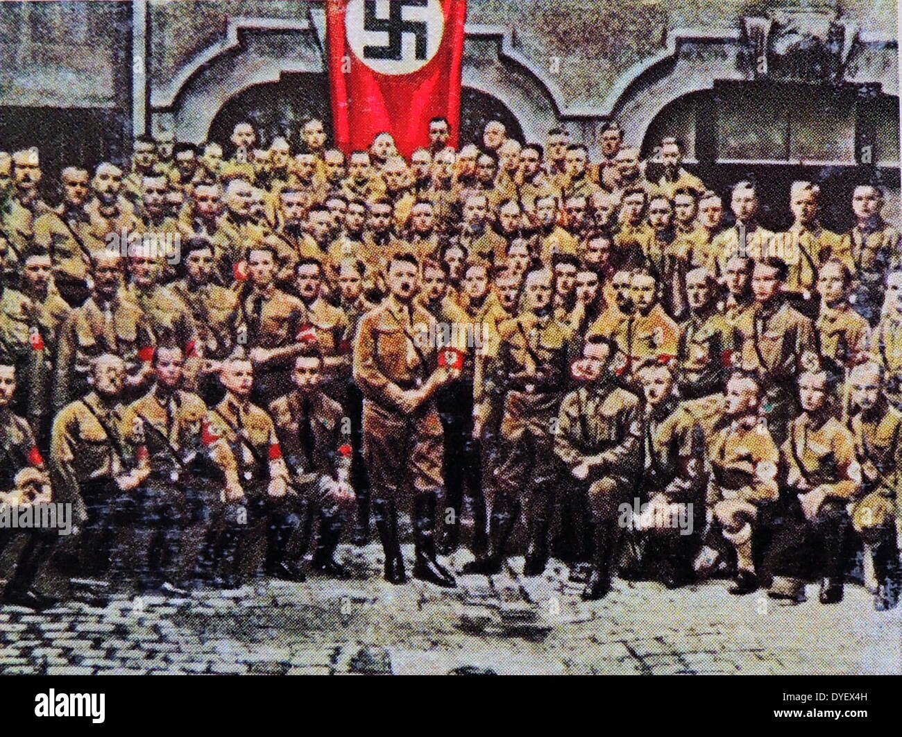 Hitler avec les membres en uniforme nazi, Munich Allemagne 1930 Banque D'Images