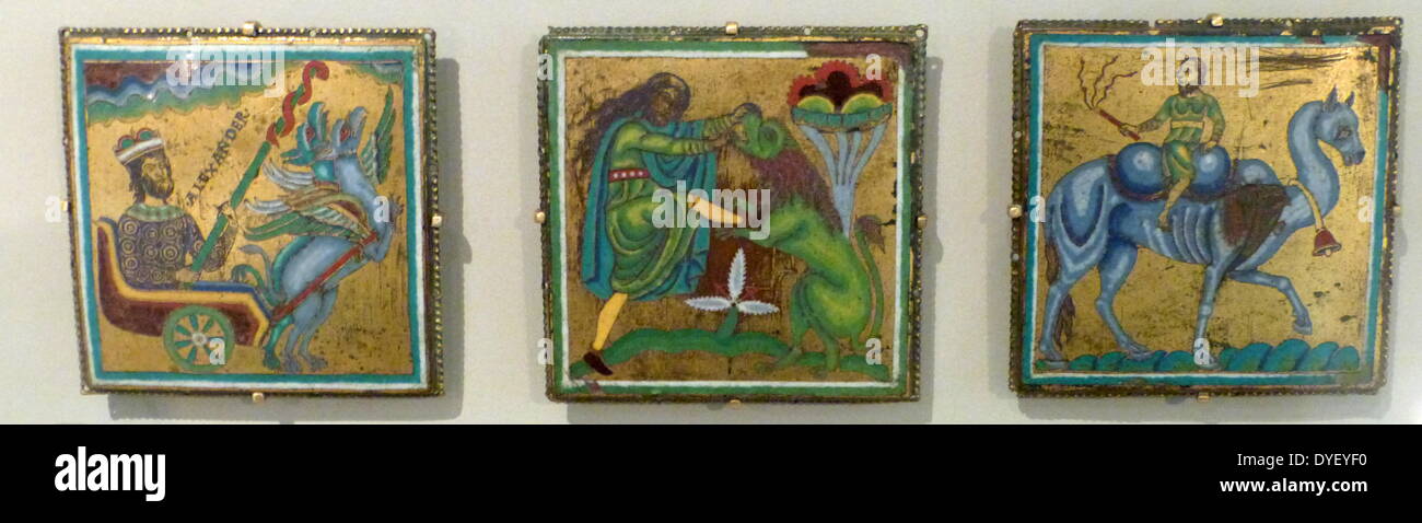 La Rolls des plaques. Faites par le plus habile émailleurs en Europe vers 1160. Montrant l'Ancien et du Nouveau Testament et d'autre part, des scènes classiques. Banque D'Images