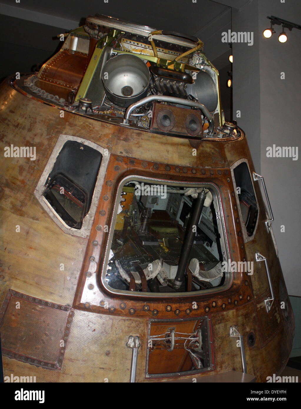 Module de commande Apollo 10. Circa 1969. La capsule dans laquelle les astronautes Tom Stafford, John Young et Gene Cernan a voyagé autour de la lune en 1969. Apollo 10 est un essai pour l'alunissage qui l'a suivie. Banque D'Images