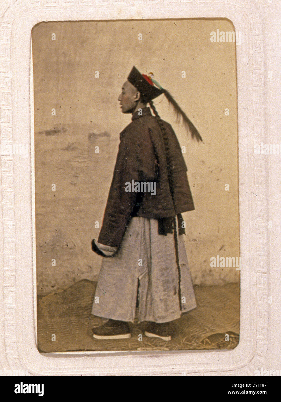 Portraits d'une bureaucrate chinois (Mandarin) par John Thomson, 1837-1921, photographe. Publié : entre 1870 et 1872. Banque D'Images