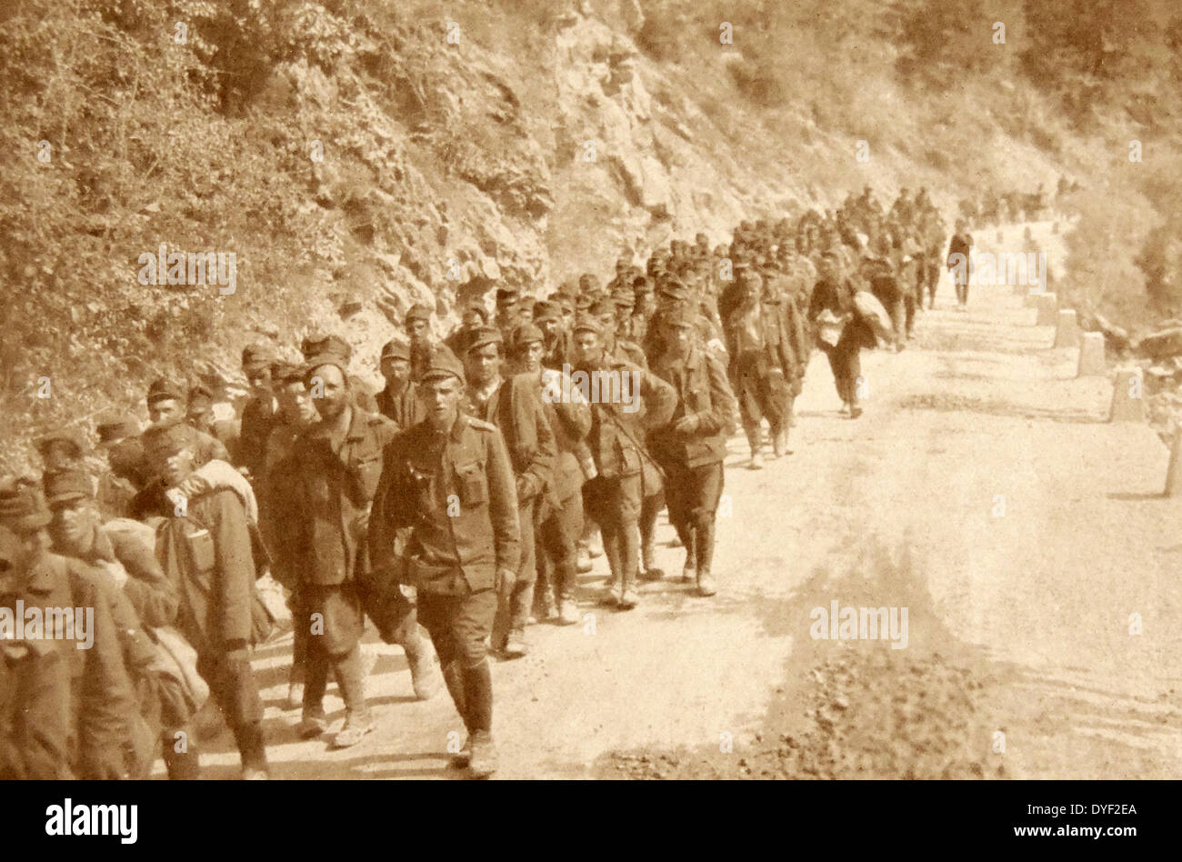 Les prisonniers de guerre autrichiens à la détention en mars Italie après leur défaite à l'Isonzo 1918, pendant la Première Guerre mondiale. 1917 Banque D'Images