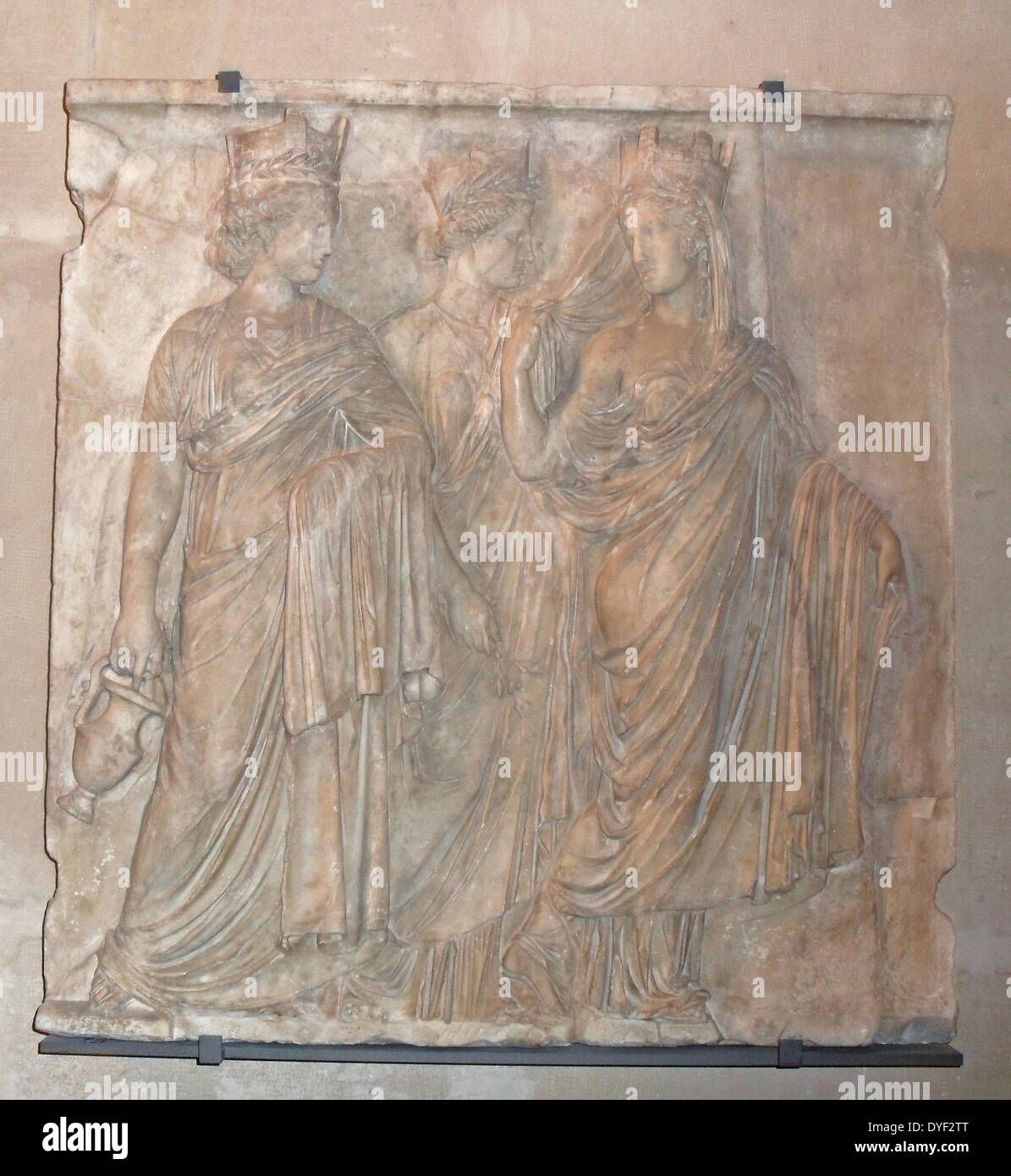 En relief de trois déesses (Tyches de Fortune). Aux environs de 160 AD. 3 couronné et vêtu des femmes, chacune représentant une ville, marcher ensemble. Une partie de la collection Borghèse. Banque D'Images