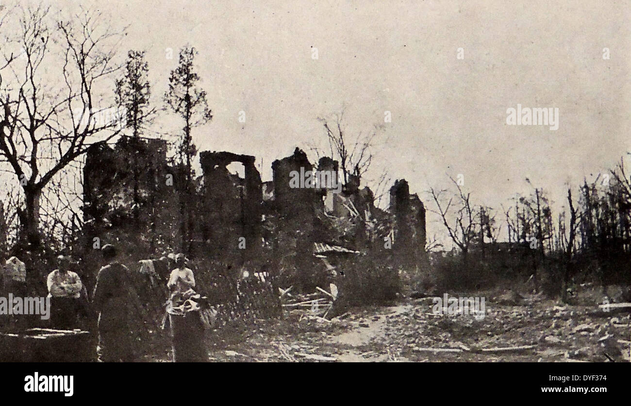 Les ruines du château de Langemarck, en Belgique, au cours de la seconde guerre mondiale, l'un à l'extérieur du village belge de Langemarck 1916 Banque D'Images