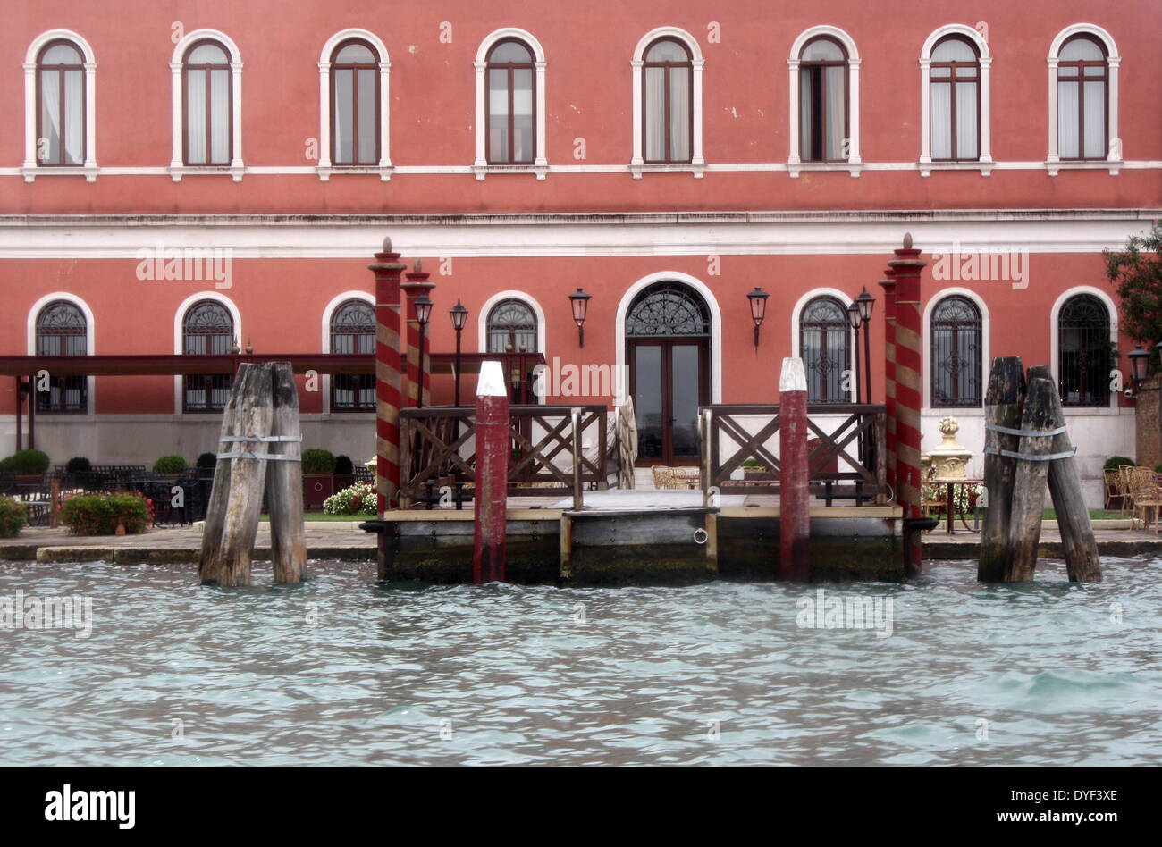 L'extérieur de la jetée d''immeuble rouge Venise 2013. Banque D'Images