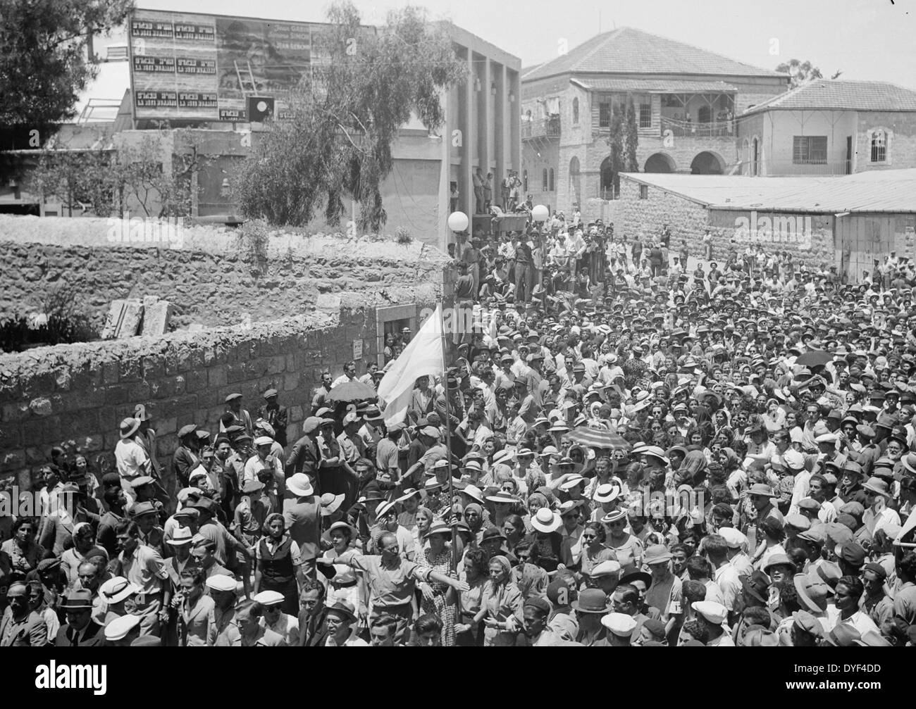 Les manifestations de protestation contre la Palestine juive Livre blanc 1939. M. Ben-Zvi en dehors de la scène Cinéma Edsen discours donnant de foule. Banque D'Images