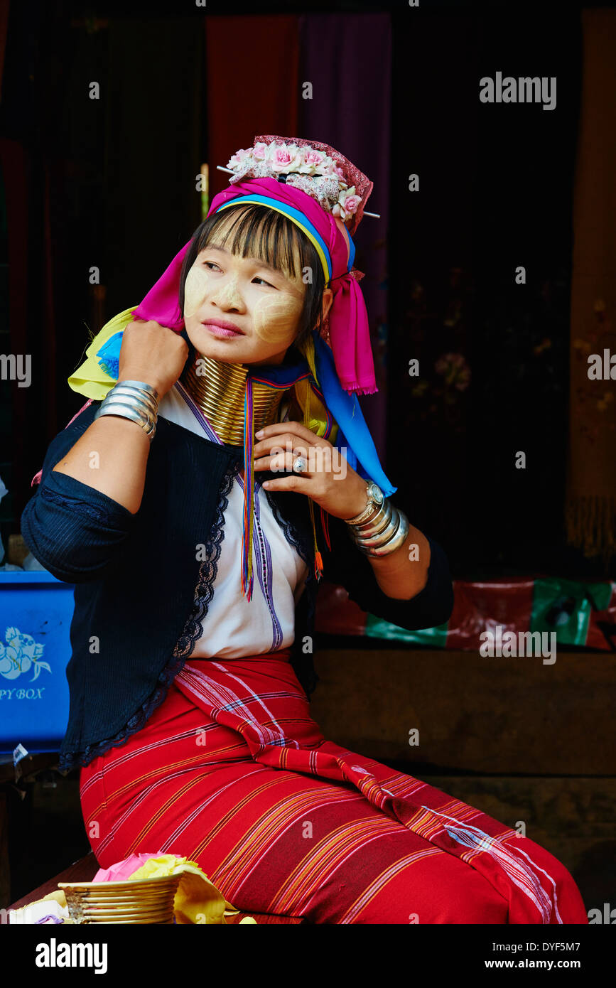 Thailande, Mae Hong Son, long cou fille, fille, fille Padaung girafe Banque D'Images