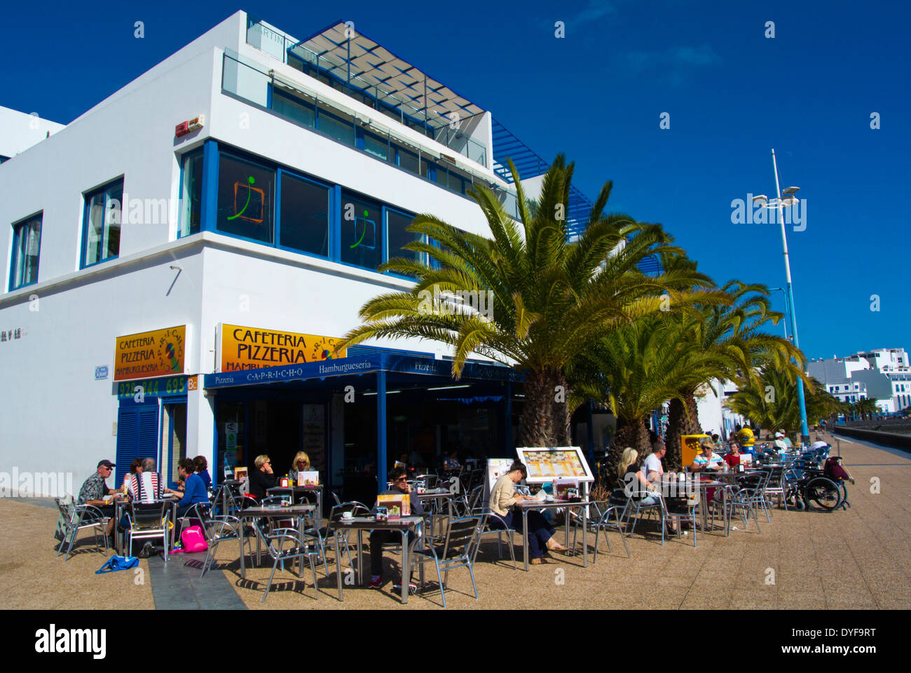 Terrasses de restaurants, Charco de San Gines lake, Arrecife, Lanzarote, Canary Islands, Spain, Europe Banque D'Images