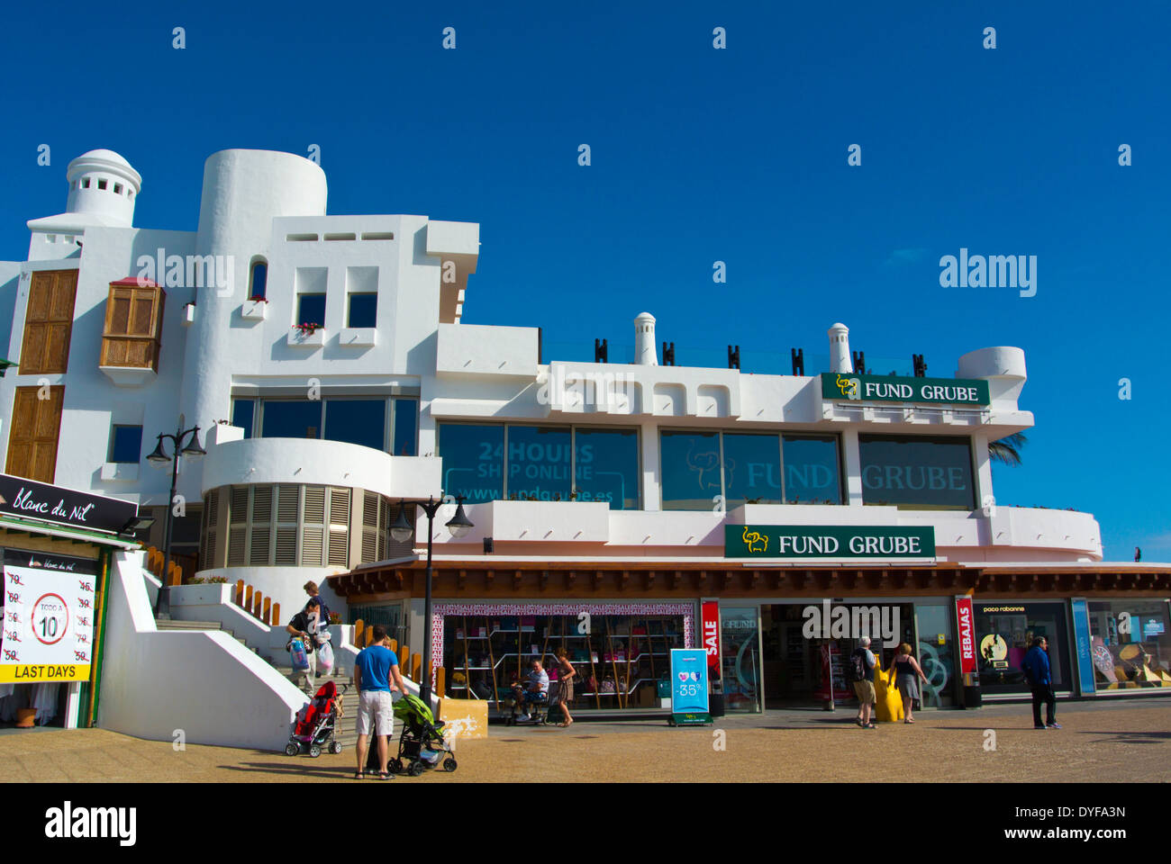 Avenida Maritima promenade en bord de mer, Playa Blanca, Lanzarote, Canary Islands, Spain, Europe Banque D'Images