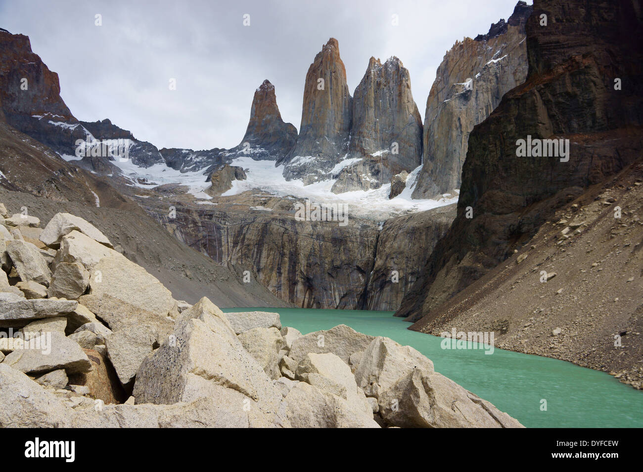 Dans Torres del Paine Torres del Paine NP. Patagonie, Chili Banque D'Images