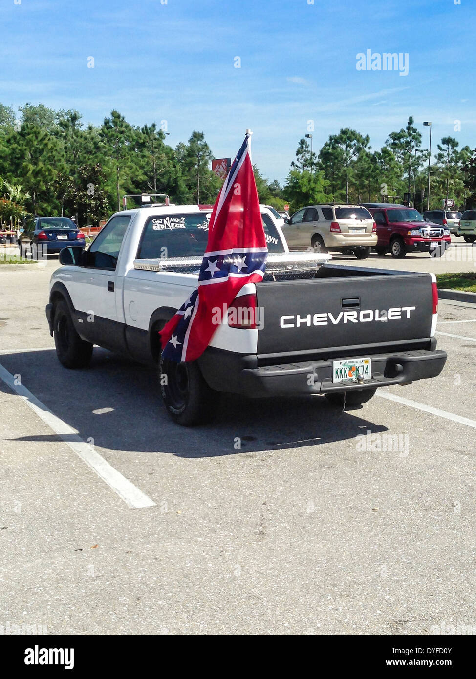 Floride transport redneck avec drapeau rebelle et plaque kkk Banque D'Images