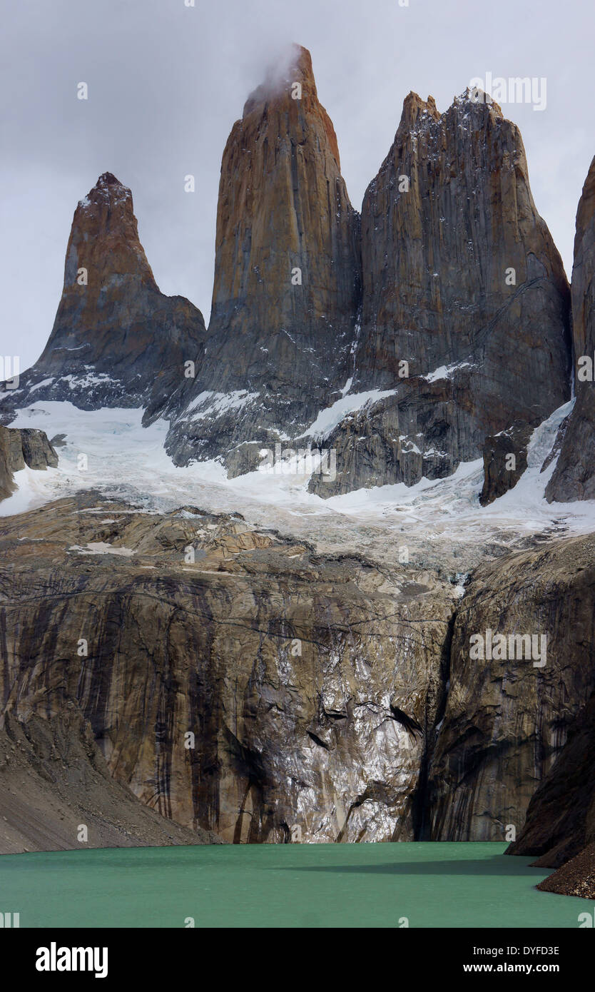 Dans Torres del Paine Torres del Paine NP. Patagonie, Chili Banque D'Images