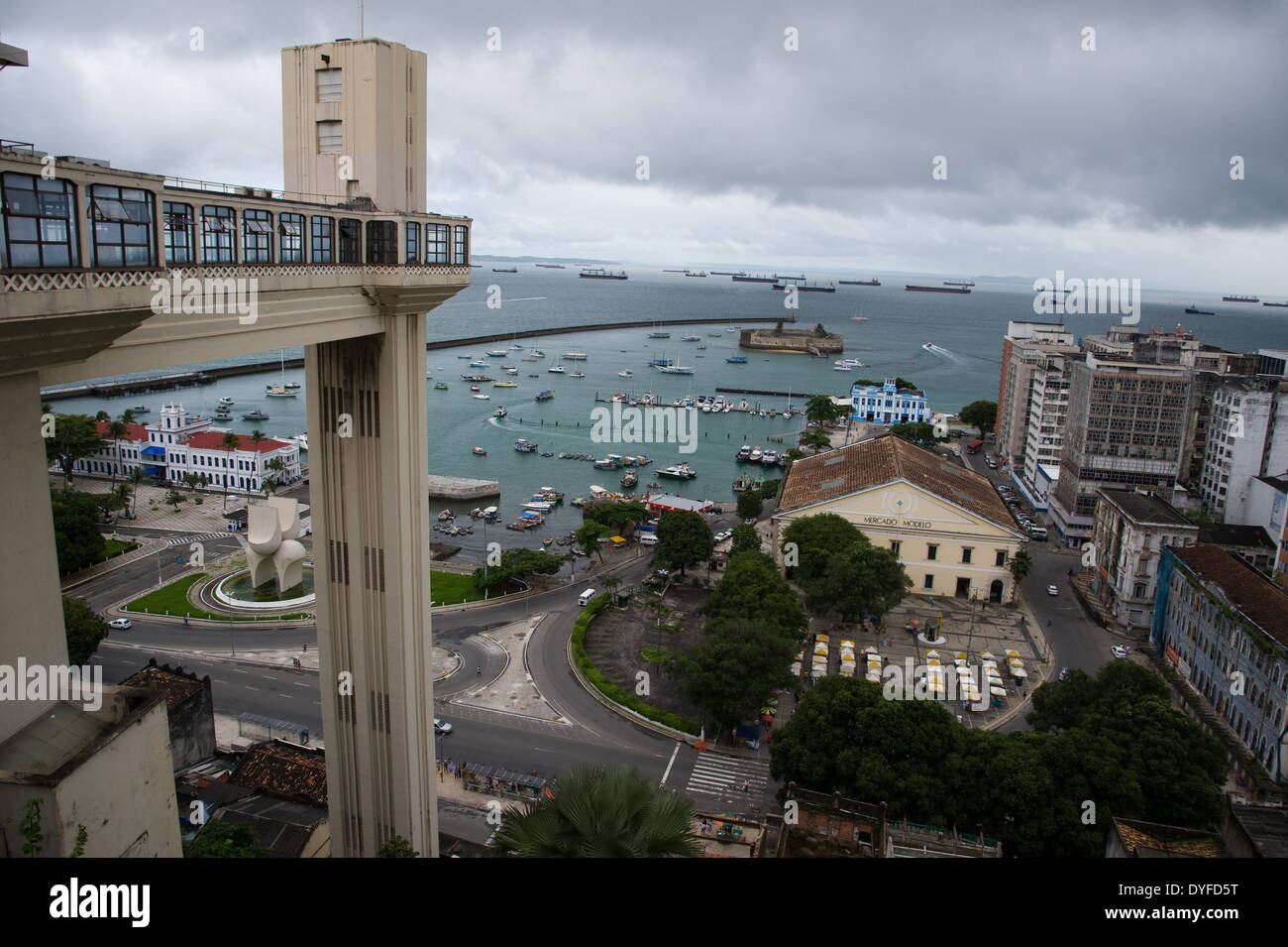 Vue de l'ascenseur Lacerda, modèle Marché et port de Salvador da Bahia Banque D'Images