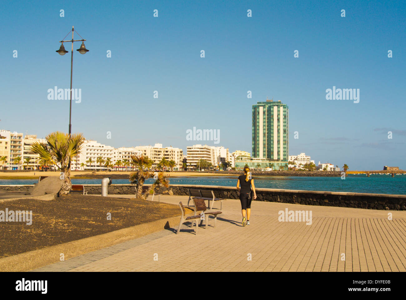 Vue de la plage de Reducto et le centre ville, Punta del Camello, Arrecife, Lanzarote, Canary Islands, Spain, Europe Banque D'Images